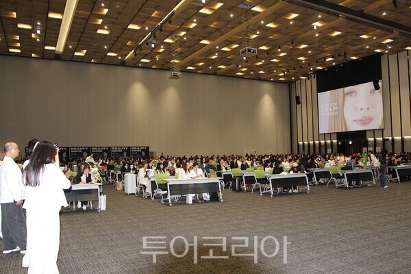 29일 수원컨벤션센터에서 K뷰티전문가연합회 주최로 열린 '제23회 IBAC 국제뷰티아트컨퍼런스'가 개최되고 있고 있다. 2026.04.29. / 투어코리아 이창호 기자