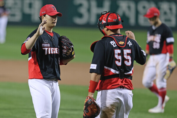 12일 경기에서 7세이브를 거둔 정해영(사진=KIA)