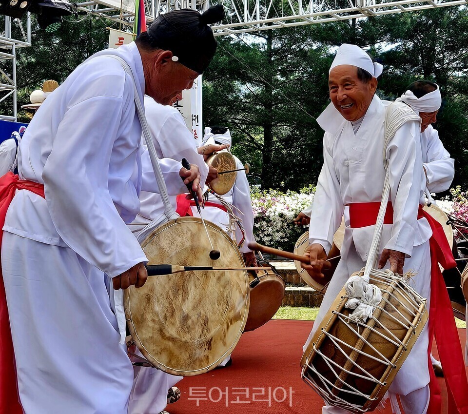 공주시 두레풍장 농악 길놀이 공연/사진=유경훈 기자