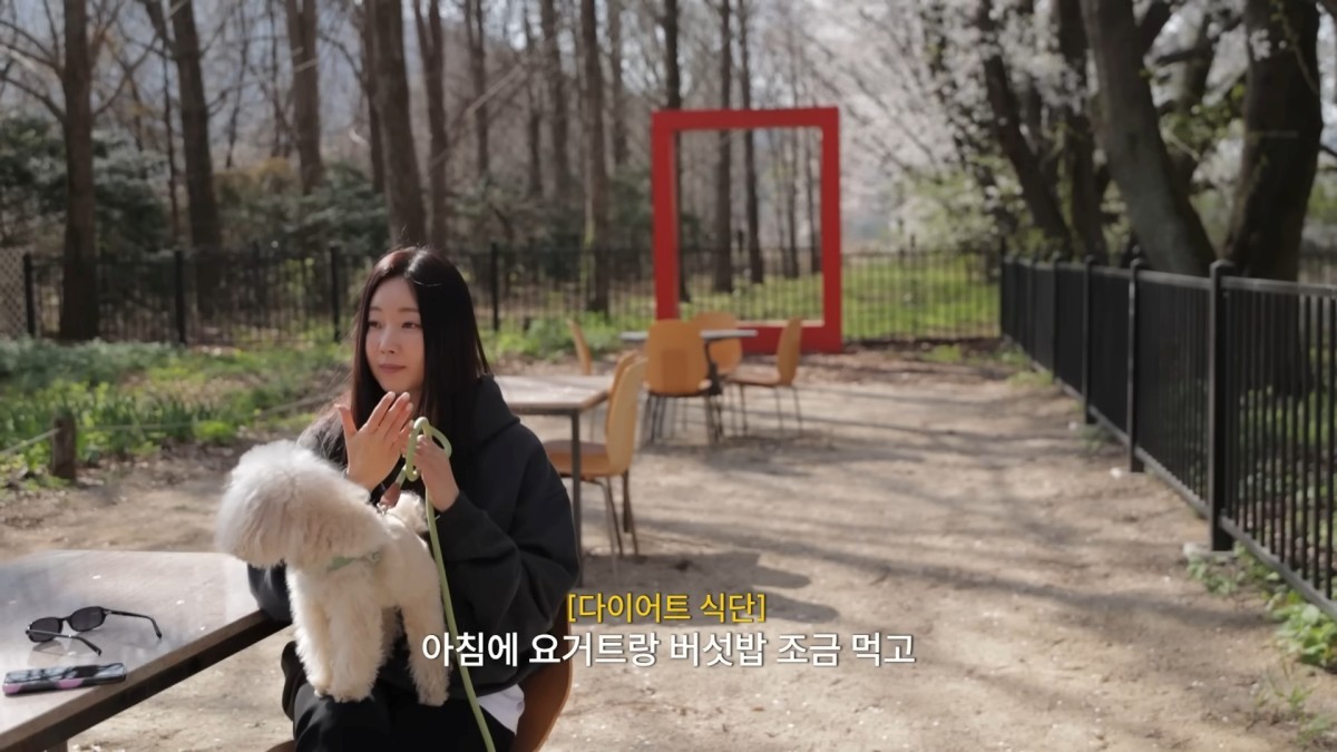 김사랑이 아침 식단을 설명하고 있다. / 유튜브 '김사랑 sa rang'