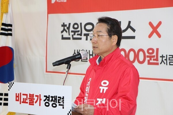 국민의힘 유정복 인천시장 예비후보가 5일 오전 인천시 미추홀구 소재 정복캠프 1층에서 육아 및 아동정책 공약 발표 기자회견을 하고 있다. 2026.05.05. / 투어코리아 이창호 기자
