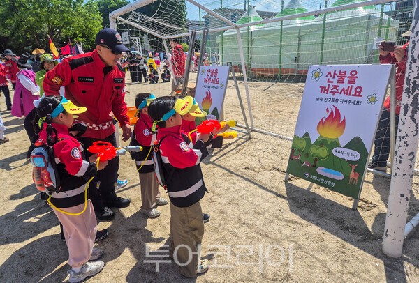 사진_ 어린이 산불진화대 체험 프로그램 / 서부지방산림청 제공
