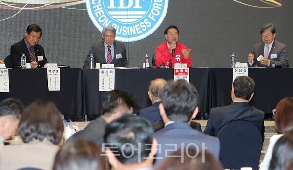 국민의힘 유정복 인천시장 후보가 7일 오전 인천경영포럼이 개최한 '인천광역시장 예비후보 초청 대담회'에서 발언을 하고 있다. (사진=유정복 캠프)