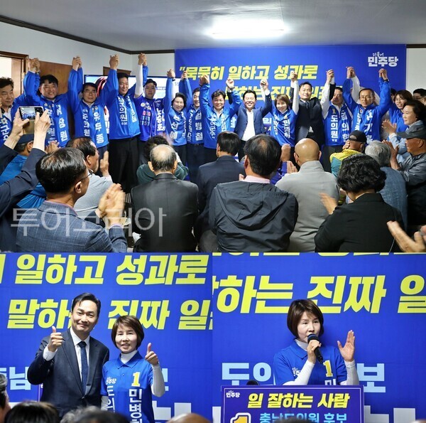 ▲(上) 부터 시계방향. 박정현 전 부여군수와 김영빈 국회의원 보궐선거 후보, 김민수 군수 후보를 비롯한 광역·기초 출마자 파이팅 모습. 발언 중인 민병희(부여군 제1선거구) 충남도의원 후보, 김영빈 국회의원 보궐선거 후보와 민병희 충남도의원 후보. /사진-민병희 후보 캠프(편집 류석만 기자)