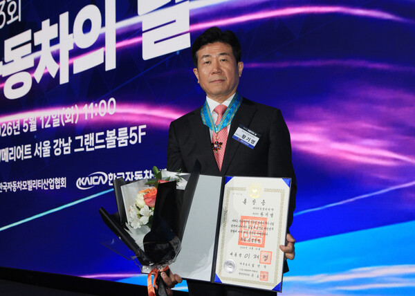 황기영 KG모빌리티(KGM) 대표이사가 12일 자동차의 날을 맞아 동탑산업훈장을 받았다. (사진=KGM 제공)