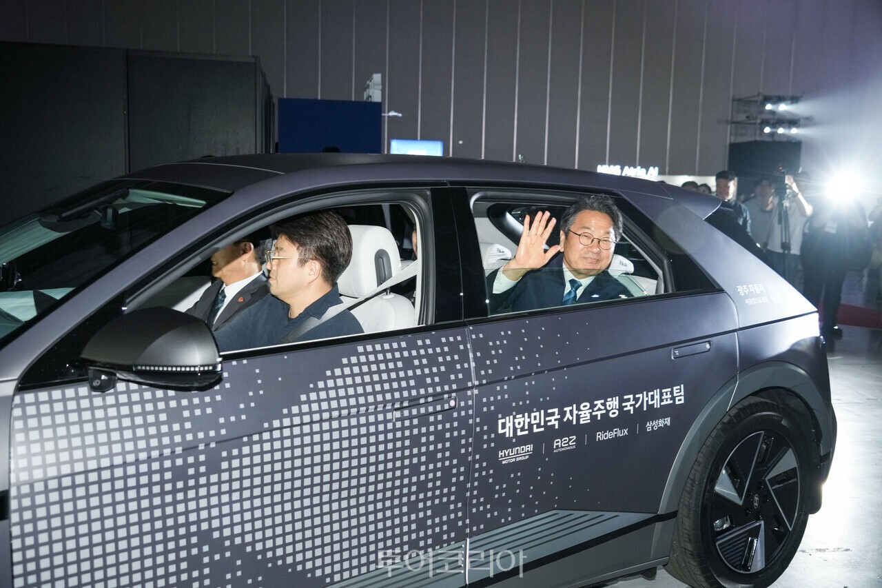 국토교통부와 광주광역시는 13일 광주 김대중컨벤션센터에서 ‘대한민국 자율주행팀 업무협약식’을 개최하고 출범을 공식 선포했다. / 사진-광주광역시