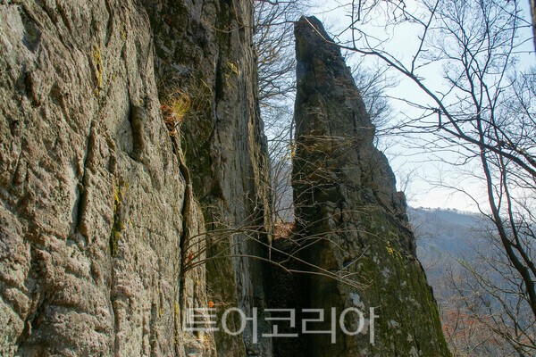 사진 / 적상산 장도바위의 모습_투어코리아 유지훈 기자
