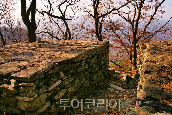 사진 / 적상산성의 서문_투어코리아 유지훈 기자