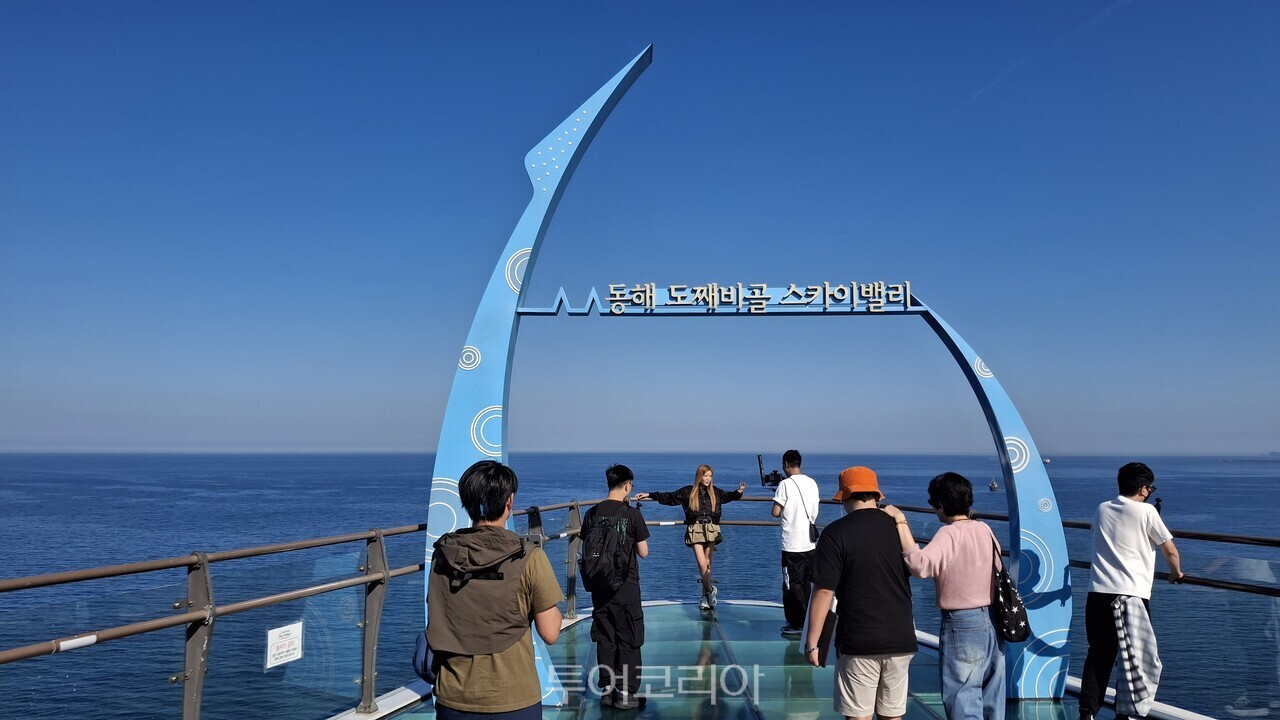 도째비골 스카이밸리에서 촬영중인 해외촬영팀/ 사진-동해시