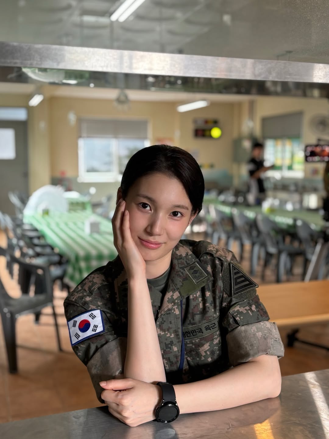군복 착용 촬영 현장의 한동희 / 사진=한동희 인스타그램 @dong_dong0416