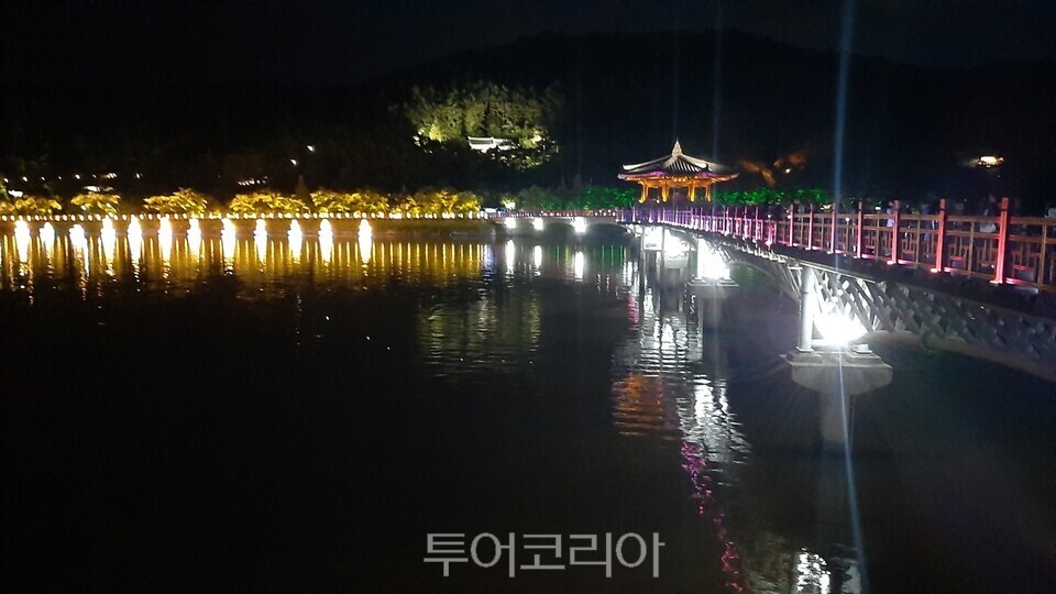 월영교 야경 / ⓒ투어코리아