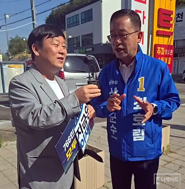 안진걸 민생경제연구소장과 인터뷰 중인 최호림(사진=더게이트)