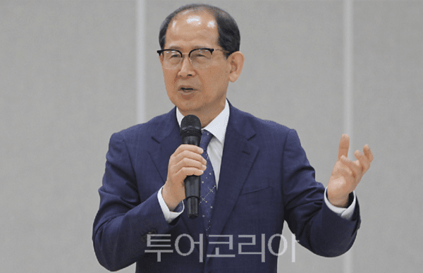 20일 오전 인천관광공사 대강당에서 개최된 ‘인천국제타투페스티벌 조직위원회 발대식’에서 유지상 인천관광공사 사장이 축사를 하고 있다.