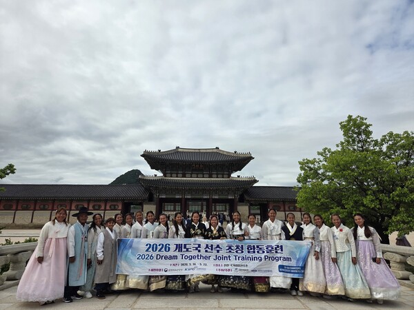 대한야구소프트볼협회(KBSA)는 필리핀 소프트볼 대표팀과 함께 진행한 '개도국 선수 초청 합동훈련'을 성공적으로 마무리했다(사진=대한야구소프트볼협회)