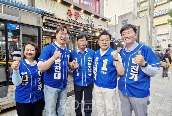 더불어민주당 박찬대 인천시장 후보가 25일 인천 검단구 검단사거리에서 선거 집중유세를 하고 있다. 2026.05.25. / 투어코리아 이창호 기자