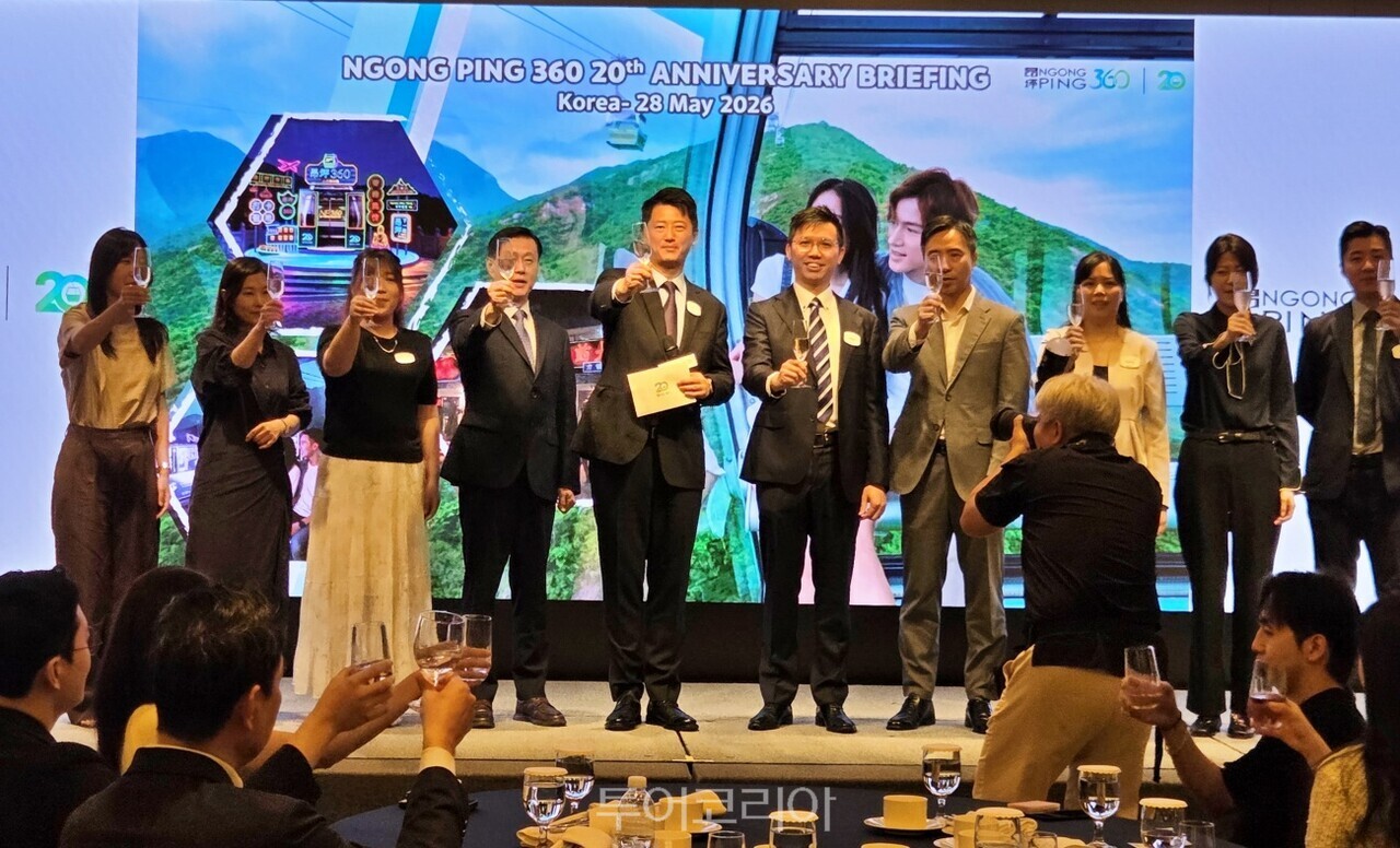 함께 전배하고 있는 홍콩관광청 및 옹핑360 관계자들/사진-투어코리아