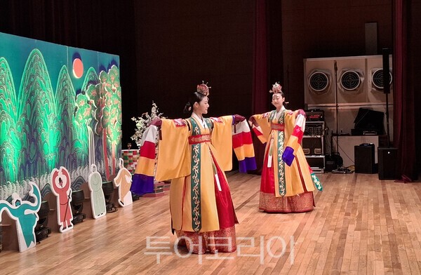 사진 / 울릉한마음회관에서 펼쳐진 궁궐전통공연