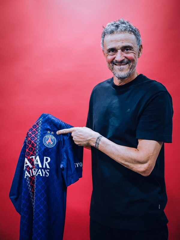 우승을 차지한 파리 생제르맹(사진=PSG 공식 SNS)