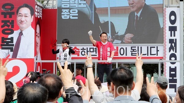 1일 미추홀구 주안역 일대 유세 현장에서 유정복 후보가 지지를 호소하고 있다.