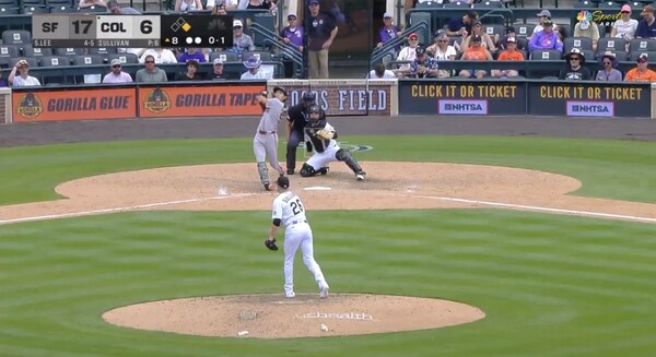5번째 안타를 날린 이정후의 스윙(사진=MLB.com)