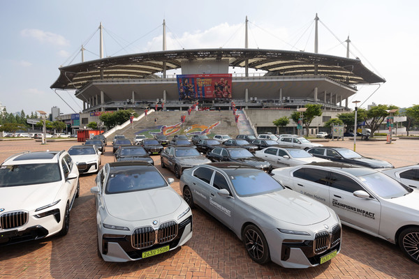 챔피언스 임팩트 인 서울 참가 관계자를 위해 준비된 BMW 코오롱모터스 프리미엄 의전 차량들