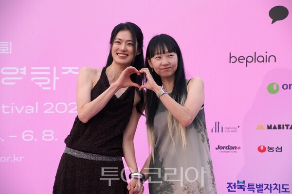 사진 / 흐린창문너머에 출연한 옥자연, 문혜인_투어코리아 유지훈 기자