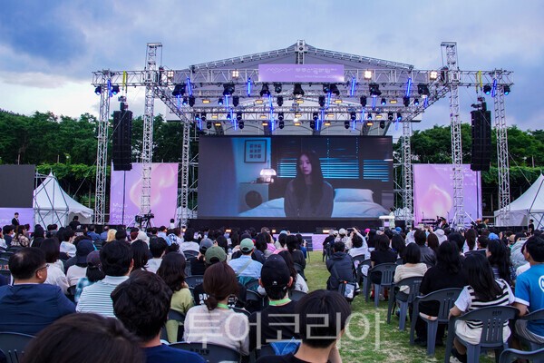 사진 / 개막식에서 이혜리의 ‘셀프 트레일러(Self Trailer)’를 최초공개 모습_투어코리아 유지훈 기자