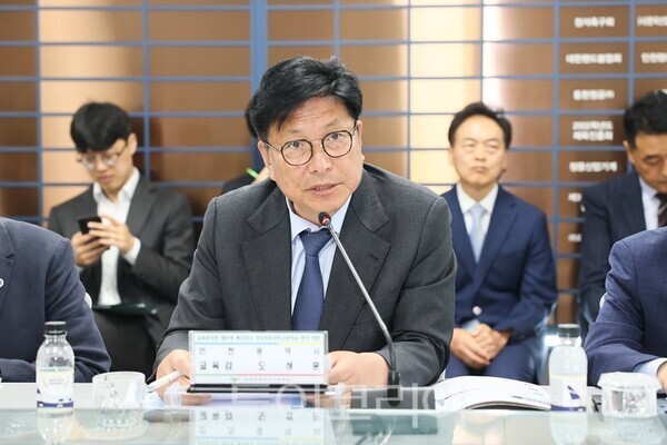 도성훈 인천시교육감은 8일 정석항공과학고등학교에서 최교진 교육부 장관과 개최한 ‘협약형 특성화고 현장 간담회’에서 발언을 하고 있다.