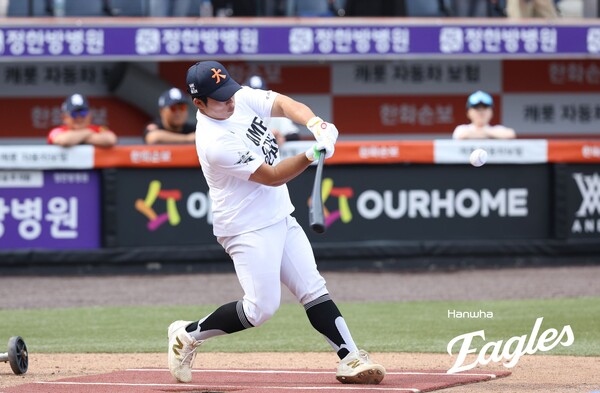 김동주의 스윙(사진=한화)