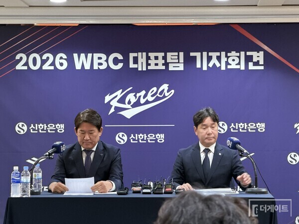 조계현 위원장과 류지현 감독(사진=더게이트 배지헌 기자)