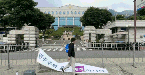 민주주의 꽃은 매진입니다