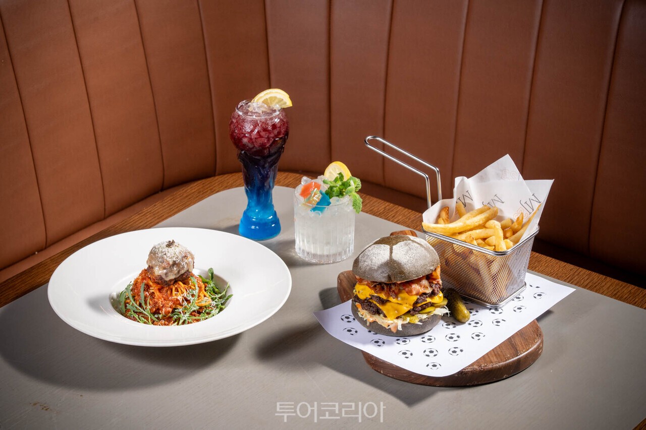 MJ23 스포츠 바 앤 그릴’이 이벤트 기간 중 선보이는 GOAL든 세트 메뉴 / 사진-인스파이어