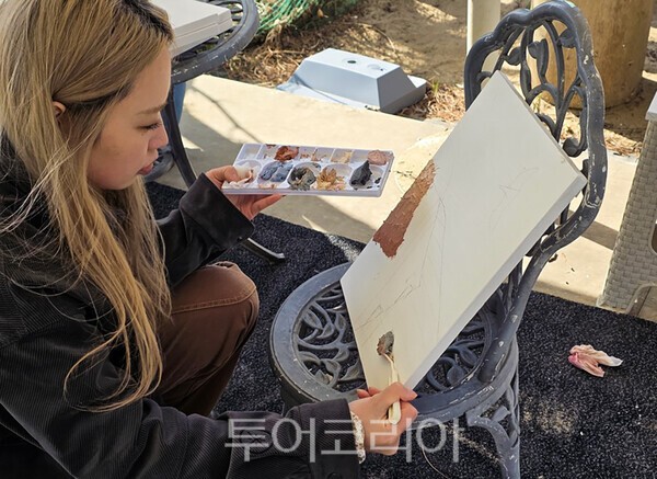 사진 / 유럽미장 숨토이야기와 함께하는 텍스춰아트에 참가한 학생들