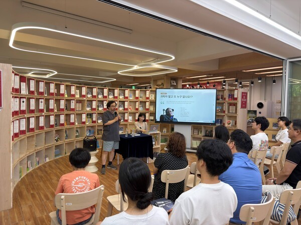 지난 13일 서울숲. 국제정원박람회를 찾은 시민들의 발걸음이 한 공간에 모였다. 영풍문고가 마련한 북토크 현장이었다. /사진=영풍문고
