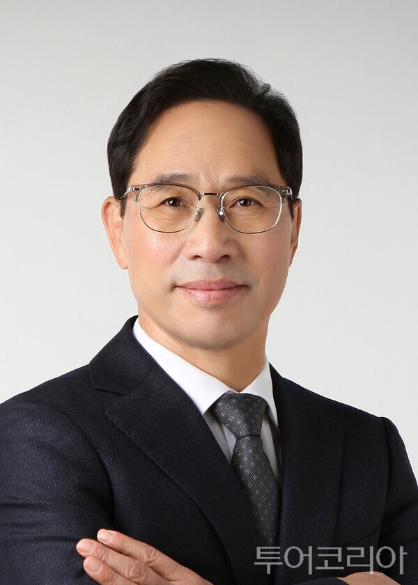 ▲참신한 인물론을 내세우며, 더불어민주당 서산·태안 지역위원장 공모에 도전한 이명교(변호사) 전 충남지방경찰청장. /사진-이명교