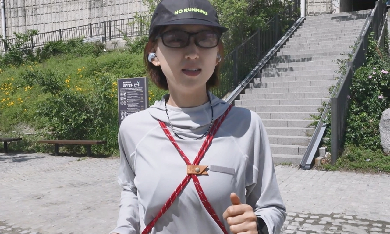 MBC '나 혼자 산다'에 출연한 배우 류혜영이 러닝 복장으로 한강을 달리는 모습. 'NO RUNNING' 문구의 볼캡을 착용하고 슬로우 러닝 중인 모습이 눈길을 끈다. / 사진=MBC '나 혼자 산다'