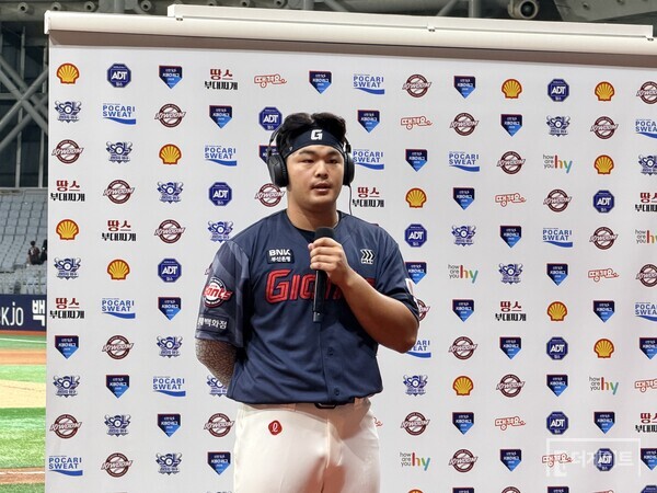 경기 후 김동현의 방송사 인터뷰(사진=더게이트 배지헌 기자)