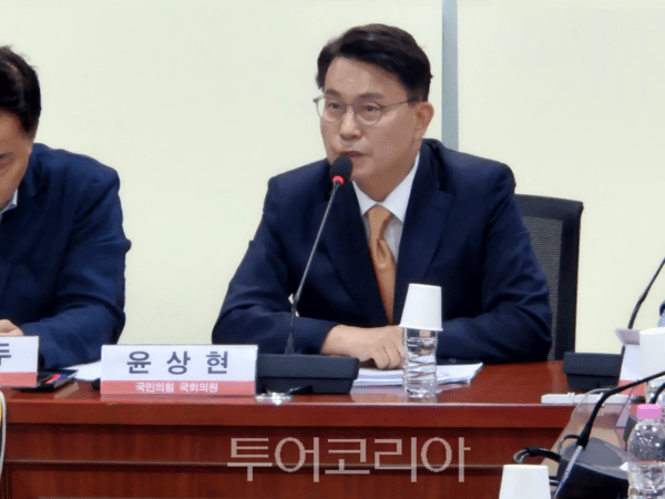 국민의힘 윤상현 의원이 22일 국회의원회관에서 ‘국민참정권 박탈, K-보수는 어떻게 책임질 것인가’를 주제로 개최한 세미나에서 인사말을 하고 있다.