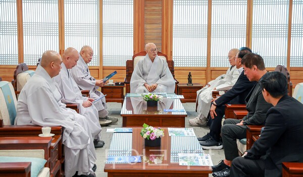 2026여수세계섬박람회조직위원회는 지난 24일 서울 조계사를 방문해 '2026여수세계섬박람회'의 성공 개최를 위한 홍보 협력 방안을 논의했다./사진 제공-여수세계섬박람회 조직위원회