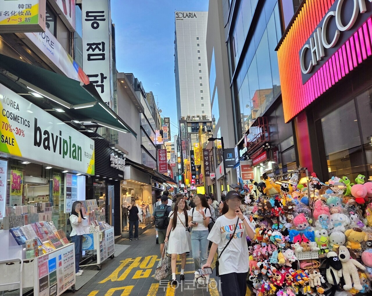 외국인 관광객으로 북적이는 명동 /사진-투어코리아