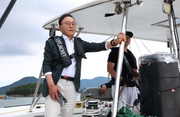 사진 / 박수관 조직위원장, 요트 운항 노선점검