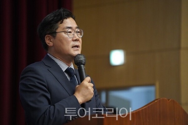 박찬대 인천시장 당선인의 시장직 인수위원회가 30일 오전 G타워 민원동 3층 대강당에서 개최한 해단식에서 박찬대 단선인이 인사말을 하고 있다.