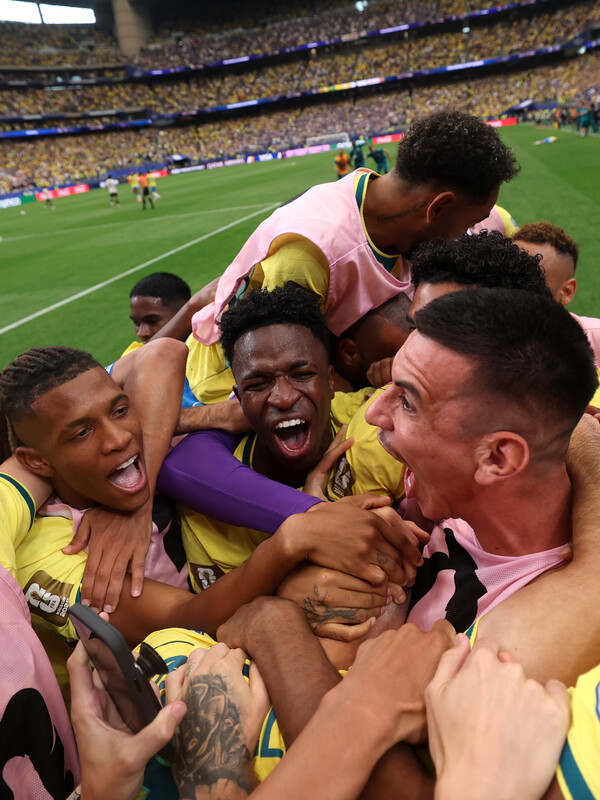 16강에 진출한 브라질(사진=FIFA 월드컵 SNS)