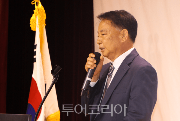 인천 검단구가 2일 오후 검단복지회관에서 개최한 김진규 초대 검단구청장 취임식에서 전원기 인수위원장이 축사를 하고 있다. 2026.07.02. / 투어코리아뉴스 이창호 기자  