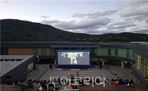 울주군은 오는 11일 영남알프스 복합웰컴센터 소공연장에서 ‘2026 알프스시네마 별빛 야외상영회’를 개최한다./사진-울주군