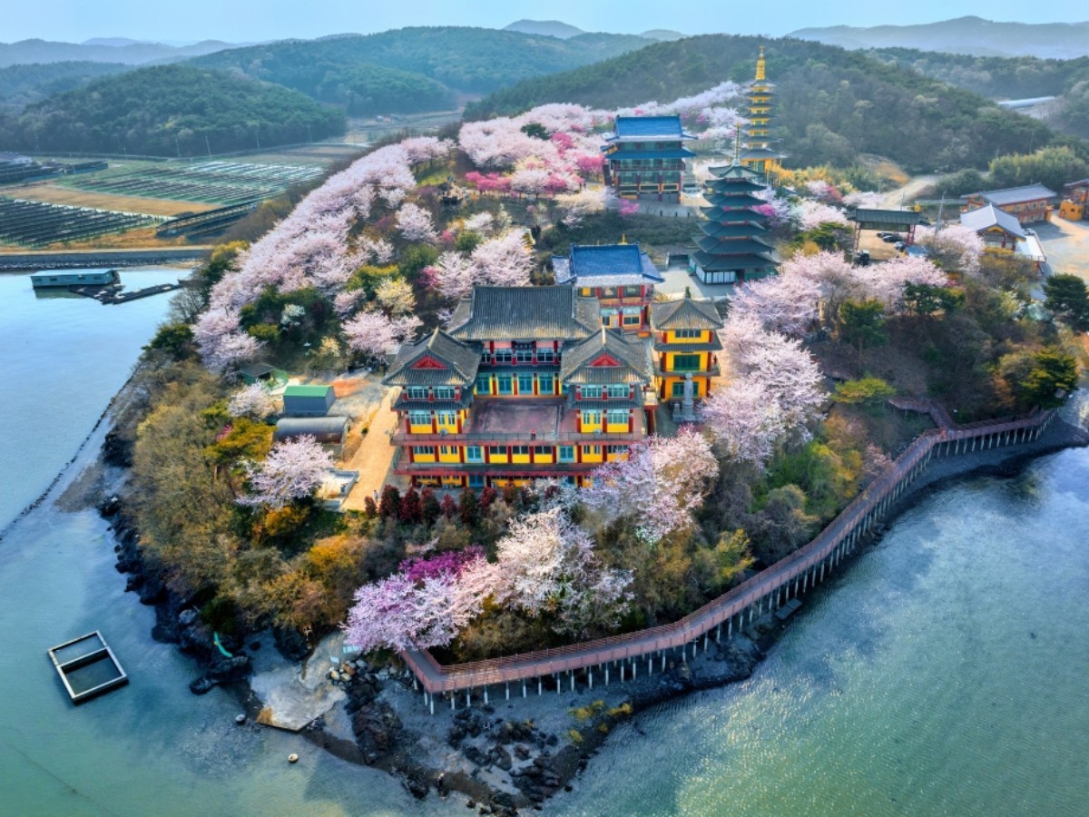 태안 안면암 전경. / 충남관광 제공