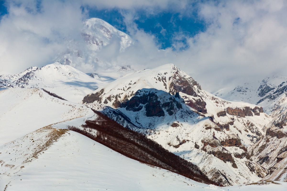 카즈베크 산. / BearFotos-shutterstock