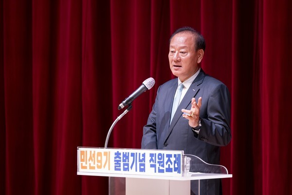 민선 9기 출범 기념 직원조례에서 기념사를 하는 유동균 마포구청장 (사진제공=마포구청)