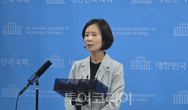 국민의힘 최수진 원내수석대변인이 5일 오전 국회 소통관에서 기자회견을 마치고 취재진의 질문에 답하고 있다.2026.07.05. / 투어코리아 이창호 기자