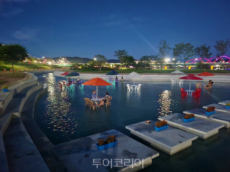 안동의 새로운 여름 명소 ‘맨발로 룰루랄라 물속걷는길’  전경 /사진=안동시